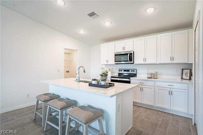 3 bedroom SingleFamilyResidence at 4002 23rd St SW, Lehigh Acres, Lehigh Acres — photo 2