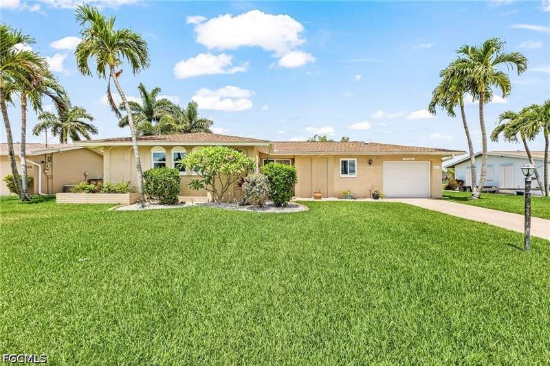 2 bedroom SingleFamilyResidence at 3018 SE 17th Pl, Cape Coral, Cape Coral — photo 3