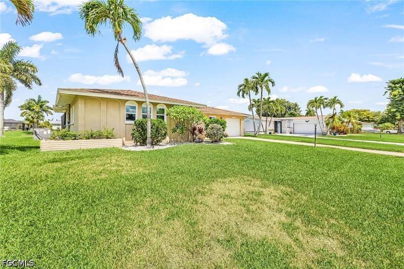 2 bedroom SingleFamilyResidence at 3018 SE 17th Pl, Cape Coral, Cape Coral — photo 5