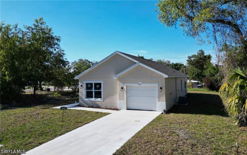 4 bedroom SingleFamilyResidence at 2173 Mitchell Ct, Harlem Lake, Fort Myers — photo 3