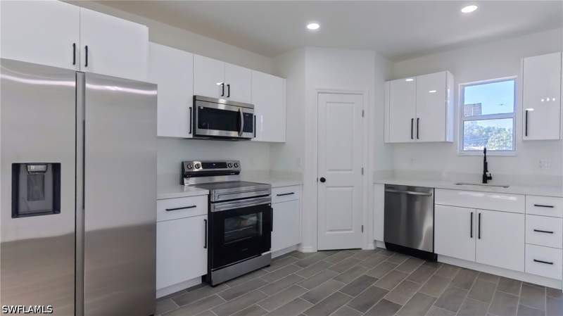 4 bedroom SingleFamilyResidence at 2173 Mitchell Ct, Harlem Lake, Fort Myers — photo 5
