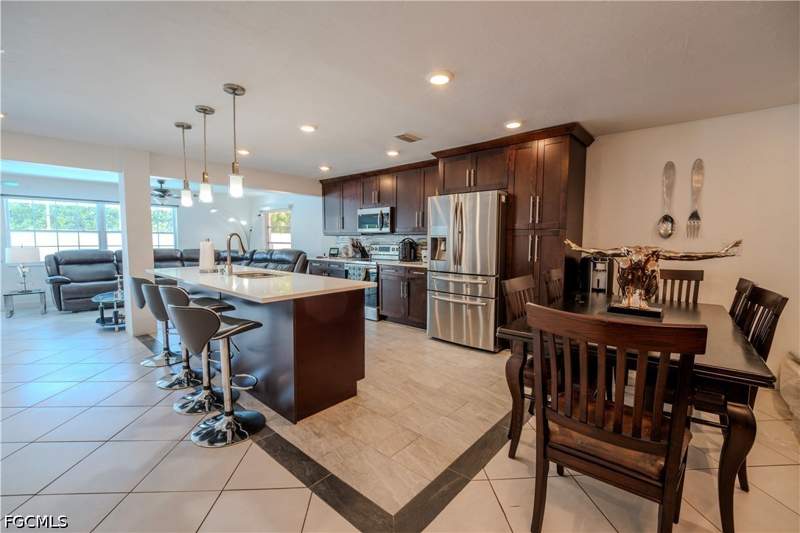 3 bedroom SingleFamilyResidence at 1313 SE 37th Ter, Cape Coral, Cape Coral — photo 4