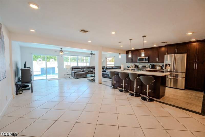 3 bedroom SingleFamilyResidence at 1313 SE 37th Ter, Cape Coral, Cape Coral — photo 5