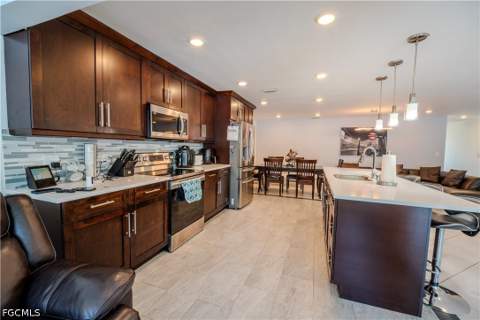 1313 SE 37th Ter, Cape Coral FL - photo 6 of 23