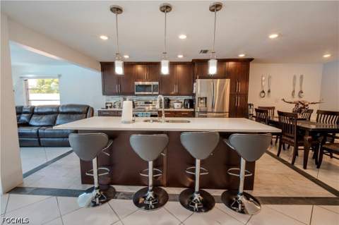 1313 SE 37th Ter, Cape Coral FL - photo 7 of 23