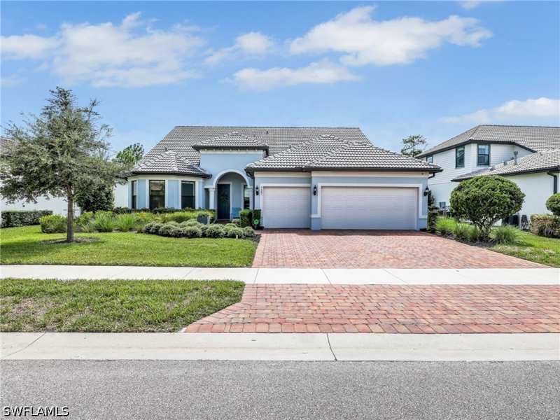 4 bedroom SingleFamilyResidence at 9487 Greyhawk Trl, Greyhawk At Golf Club Of The Everglades, Naples — photo 1