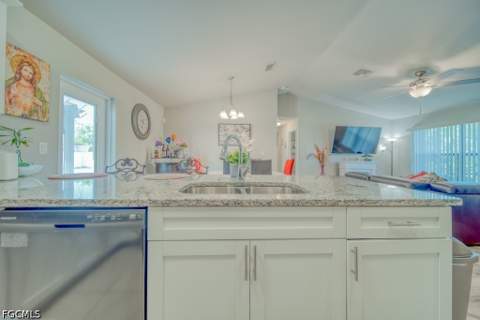 520 Wilmington Pkwy, Cape Coral FL - photo 12 of 47