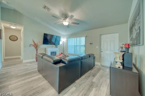 520 Wilmington Pkwy, Cape Coral FL - photo 15 of 47