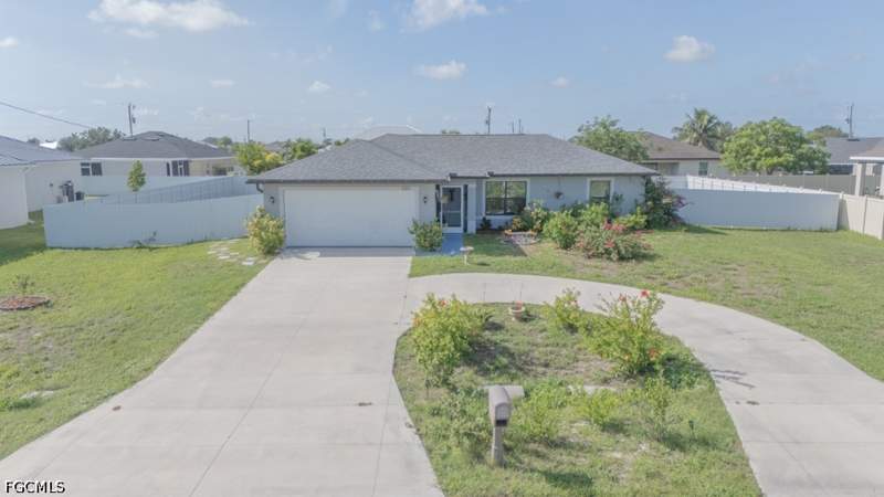 3 bedroom SingleFamilyResidence at 520 Wilmington Pkwy, Cape Coral, Cape Coral — photo 2
