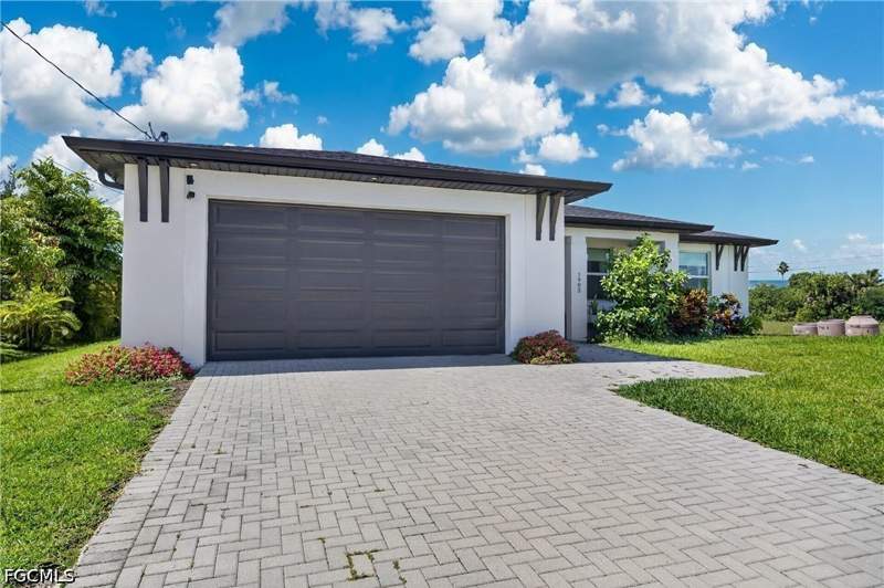 3 bedroom SingleFamilyResidence at 1902 NE 20th St, Cape Coral, Cape Coral — photo 2