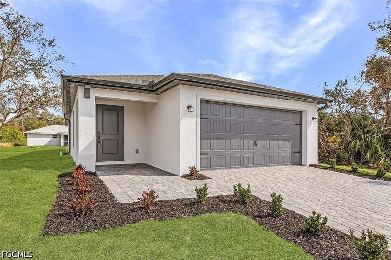 3 bedroom SingleFamilyResidence at 434 Parkdale Blvd, Mirror Lakes, Lehigh Acres — photo 2