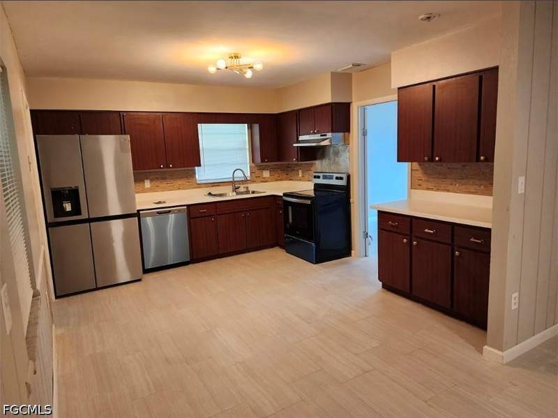 4 bedroom SingleFamilyResidence at 111 E Sugarland Cir, Clewiston, Clewiston — photo 2