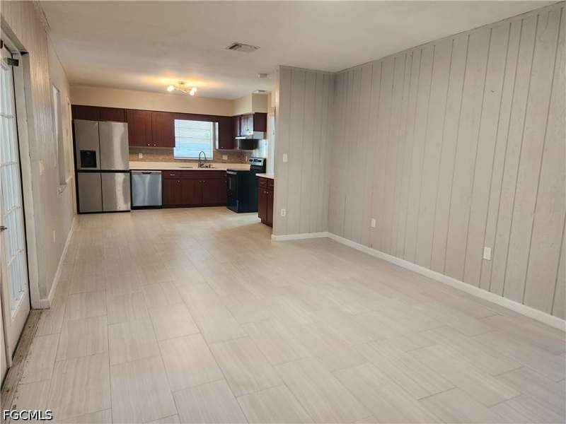 4 bedroom SingleFamilyResidence at 111 E Sugarland Cir, Clewiston, Clewiston — photo 5