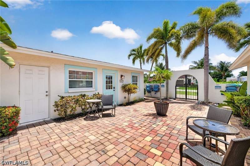 3 bedroom Duplex at 563 105th Ave N, Naples Park, Naples — photo 2