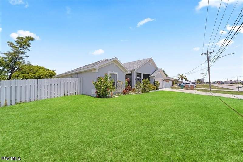4 bedroom SingleFamilyResidence at 22 Nelson Rd S, Cape Coral, Cape Coral — photo 4