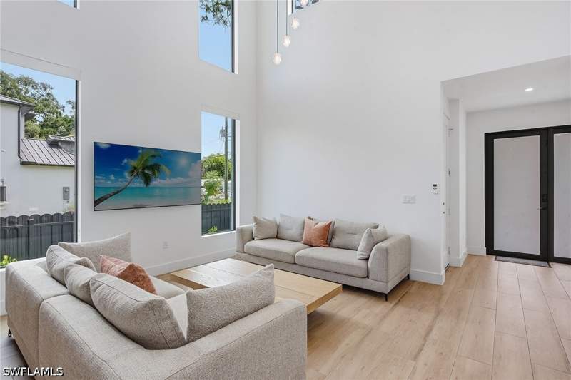 4 bedroom SingleFamilyResidence at 3384 Canal St, Sabal Shores, Naples — photo 5