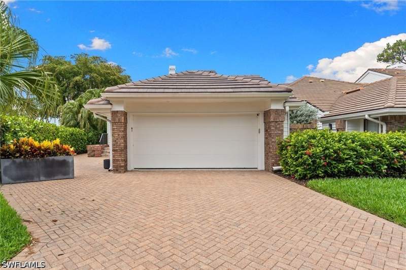3 bedroom Attached at 4008 Crayton Rd A1, Villas Of Park Shore, Naples — photo 2