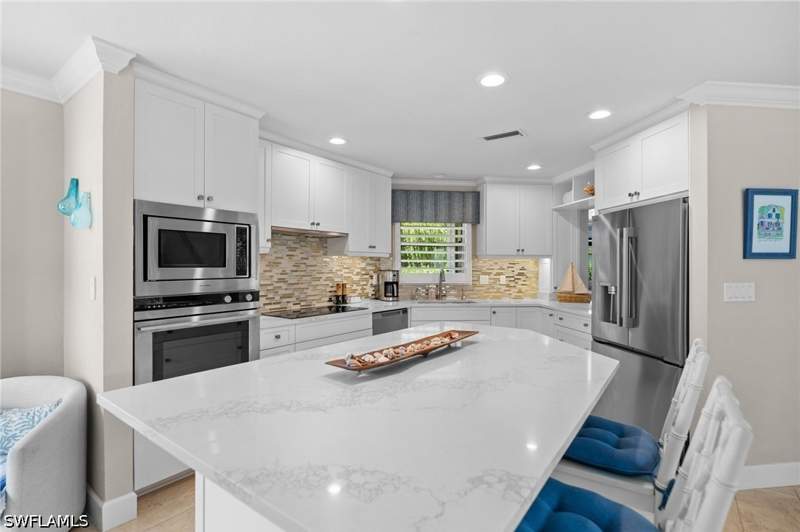3 bedroom Attached at 4008 Crayton Rd A1, Villas Of Park Shore, Naples — photo 5