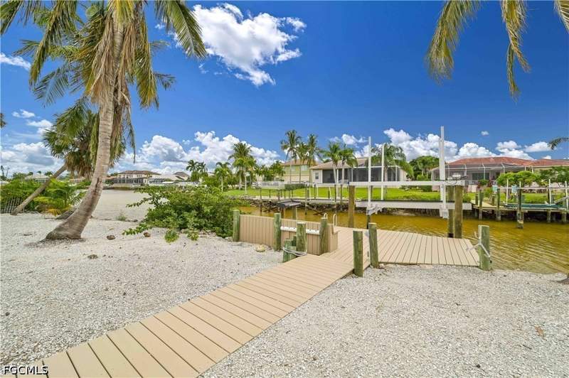 4 bedroom SingleFamilyResidence at 17611 Boat Club Dr, Fort Myers, Fort Myers — photo 3