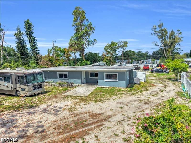 4 bedroom SingleFamilyResidence at 8396 Sevigny Dr, North Fort Myers, North Fort Myers — photo 2