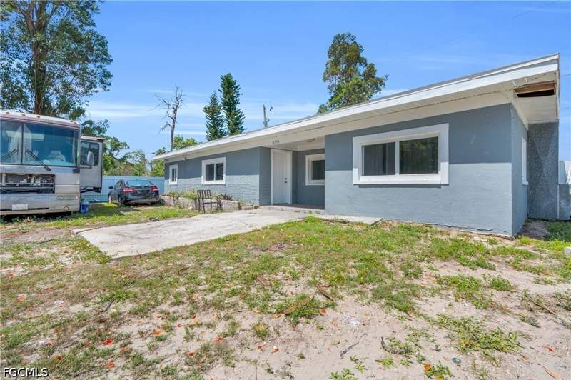 4 bedroom SingleFamilyResidence at 8396 Sevigny Dr, North Fort Myers, North Fort Myers — photo 3