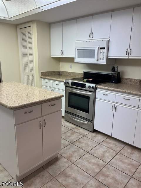 3289 Clubview Dr, North Fort Myers FL - photo 15 of 42