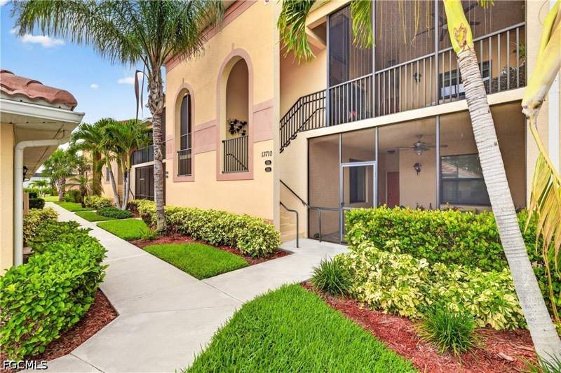 2 bedroom Condominium at 13710 Julias Way 924, Palmetto Cove, Fort Myers — photo 4