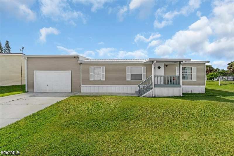 3 bedroom ManufacturedHome at 1537 Jerdik Dr, Lakeport, Moore Haven — photo 1