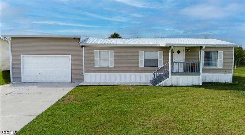 3 bedroom ManufacturedHome at 1537 Jerdik Dr, Lakeport, Moore Haven — photo 4