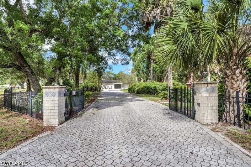 6 bedroom SingleFamilyResidence at 27126 Rue De Paix, Lakes Of San Souci, Bonita Springs — photo 1