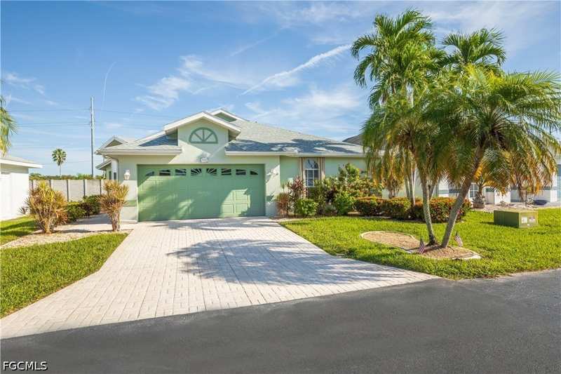 2 bedroom SingleFamilyResidence at 3762 Sabal Springs Blvd, Sabal Springs Golf And Racquet Club, North Fort Myers — photo 1