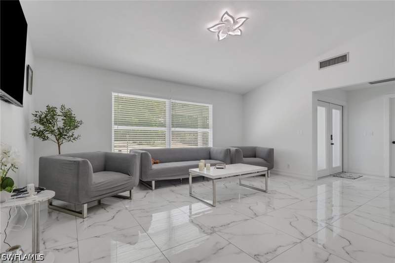 6 bedroom SingleFamilyResidence at 521 31st St SW, Golden Gate Estates, Naples — photo 5