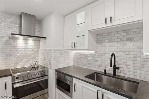 3443 Gulf Shore Blvd N 714, Naples FL - photo 18 of 32