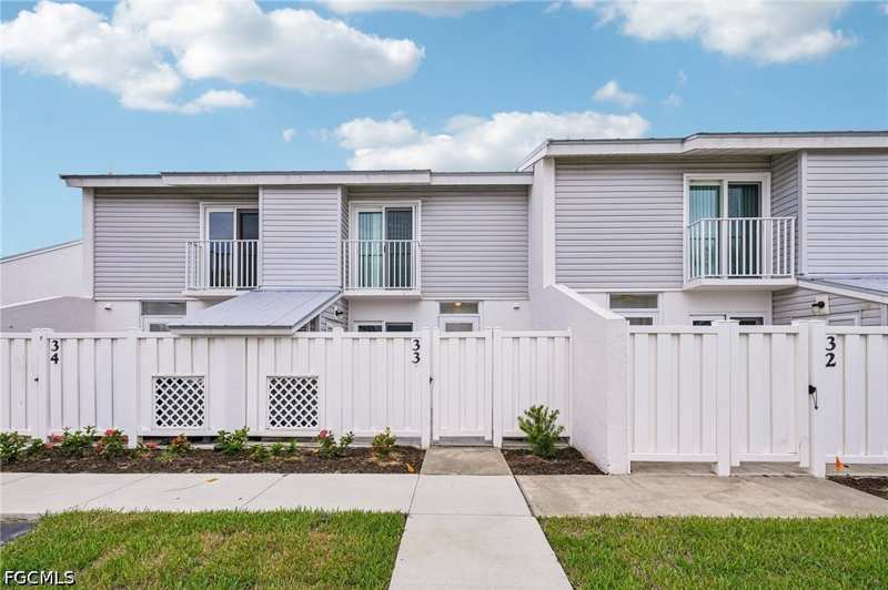 2 bedroom Townhouse at 18010 San Carlos Blvd 33, Boardwalk Caper, Fort Myers Beach — photo 1