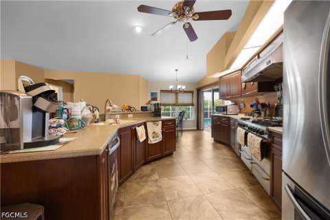 469 NE 1st Pl, Cape Coral FL - photo 13 of 46
