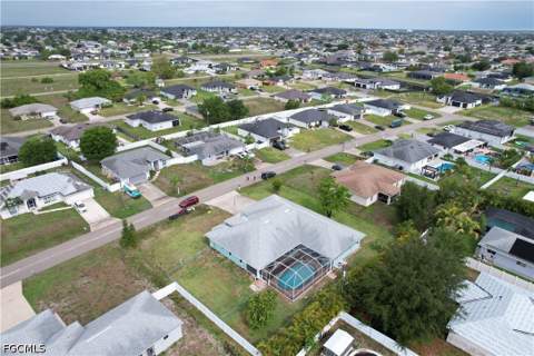 469 NE 1st Pl, Cape Coral FL - photo 6 of 46