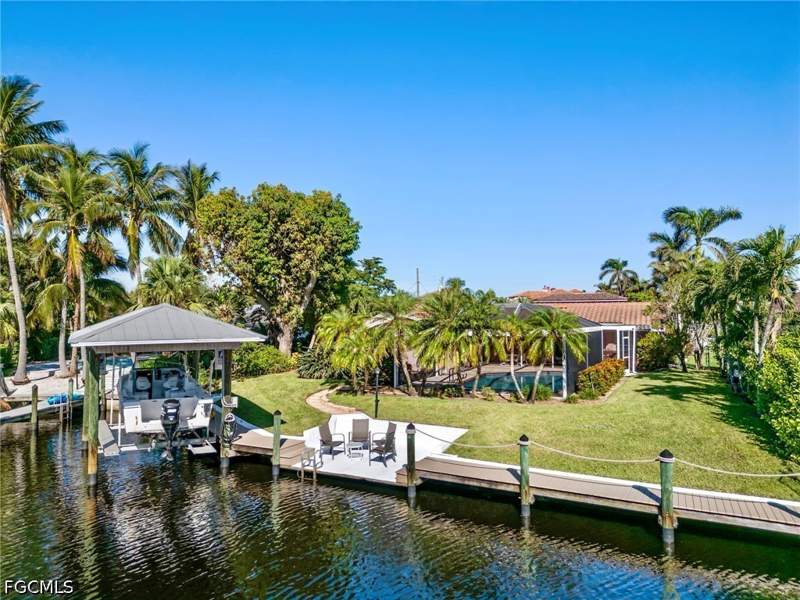 3 bedroom SingleFamilyResidence at 392 Snow Dr, McGregor Isles, Fort Myers — photo 2