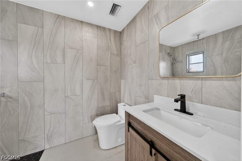 3 bedroom SingleFamilyResidence at 2031 SE 25th Ln, Cape Coral, Cape Coral — photo 4