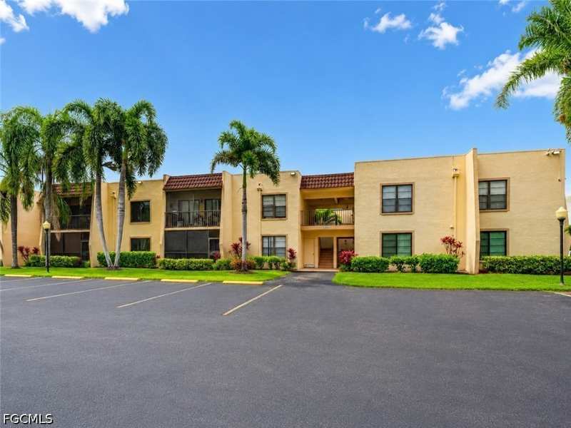 2 bedroom Condominium at 12481 McGregor Blvd 17, Maple Gardens, Fort Myers — photo 1