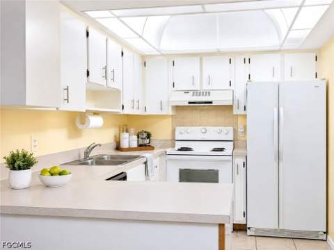 12481 McGregor Blvd 17, Fort Myers FL - photo 14 of 33