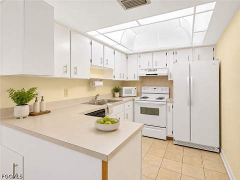 12481 McGregor Blvd 17, Fort Myers FL - photo 15 of 33