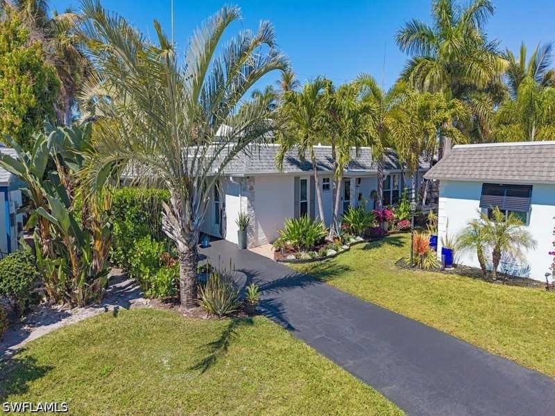 2 bedroom Detached at 23 Knights Bridge Rd A54, Royal Park Villas, Naples — photo 1