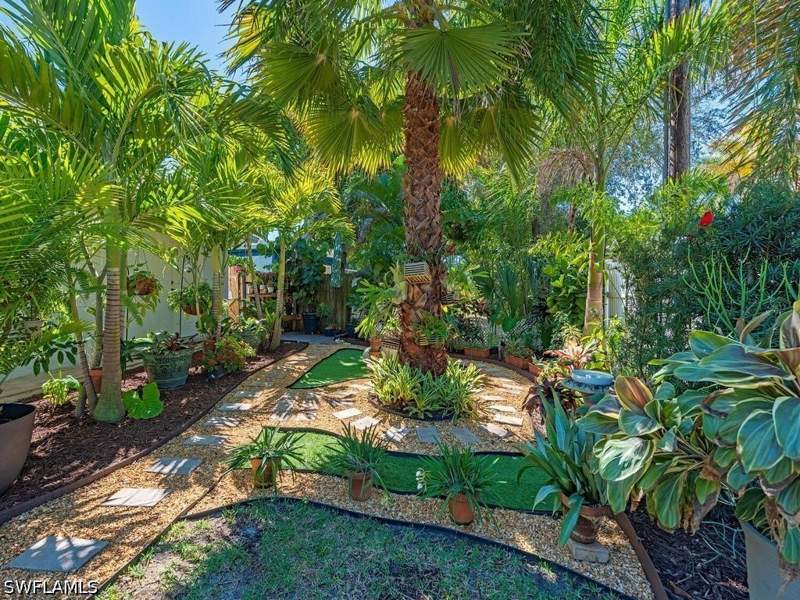 2 bedroom Detached at 23 Knights Bridge Rd A54, Royal Park Villas, Naples — photo 3