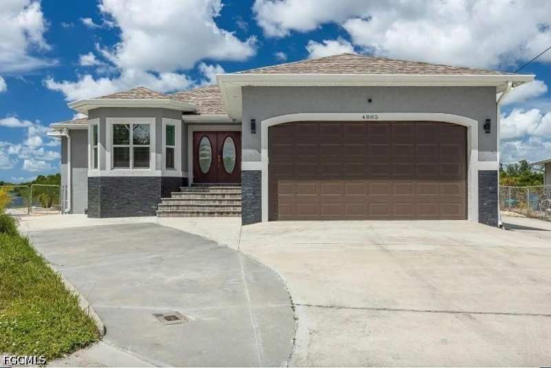3 bedroom SingleFamilyResidence at 4885 E Riverside Dr, Fort Myers, Fort Myers — photo 1
