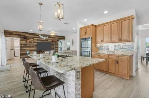 4885 E Riverside Dr, Fort Myers FL - photo 10 of 44