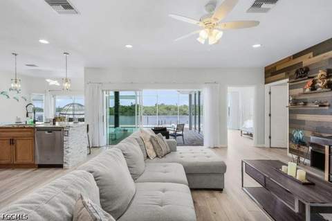 4885 E Riverside Dr, Fort Myers FL - photo 6 of 44