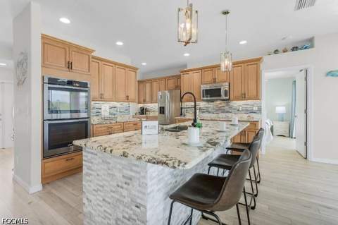 4885 E Riverside Dr, Fort Myers FL - photo 9 of 44