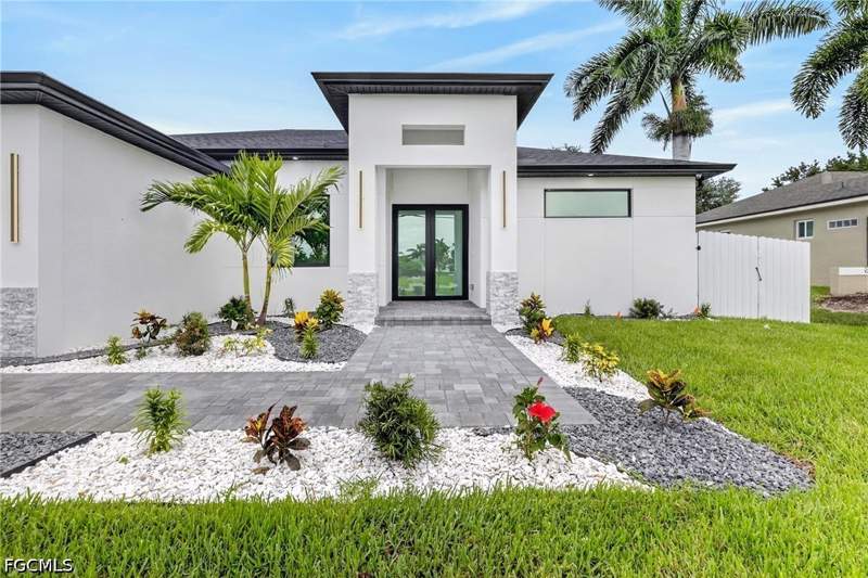 4 bedroom SingleFamilyResidence at 330 SW 26th Pl, Cape Coral, Cape Coral — photo 2