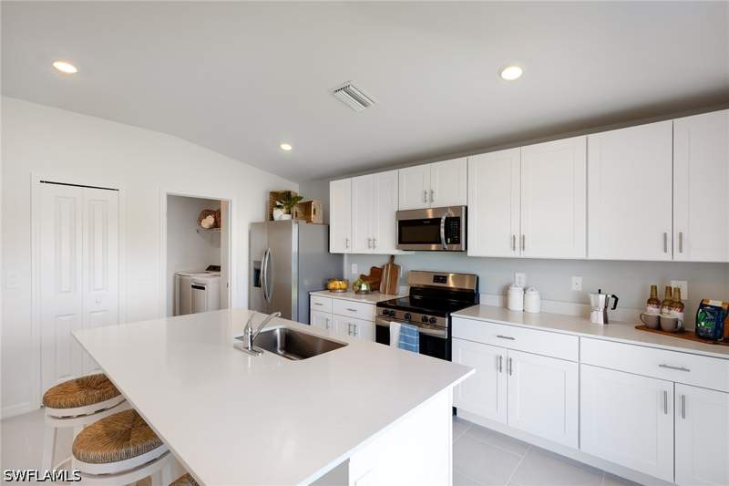3 bedroom SingleFamilyResidence at 347 Marabou Dr, Maplewood Park, Lehigh Acres — photo 3
