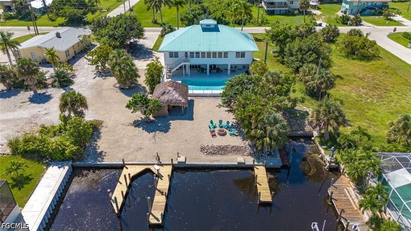 5 bedroom SingleFamilyResidence at 7380 Barrancas Ave, Knights Bokeelia Isle, Bokeelia — photo 2
